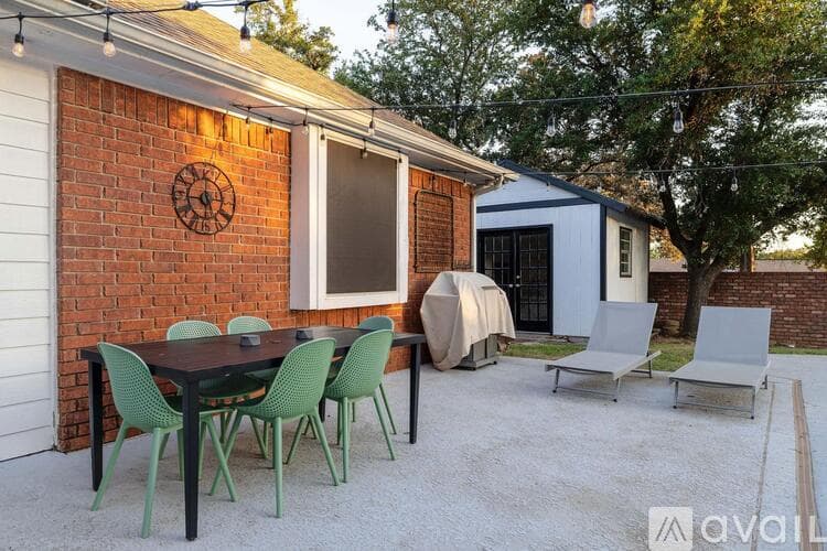 North Richland Hills House: 7701 Ridgeway Ct