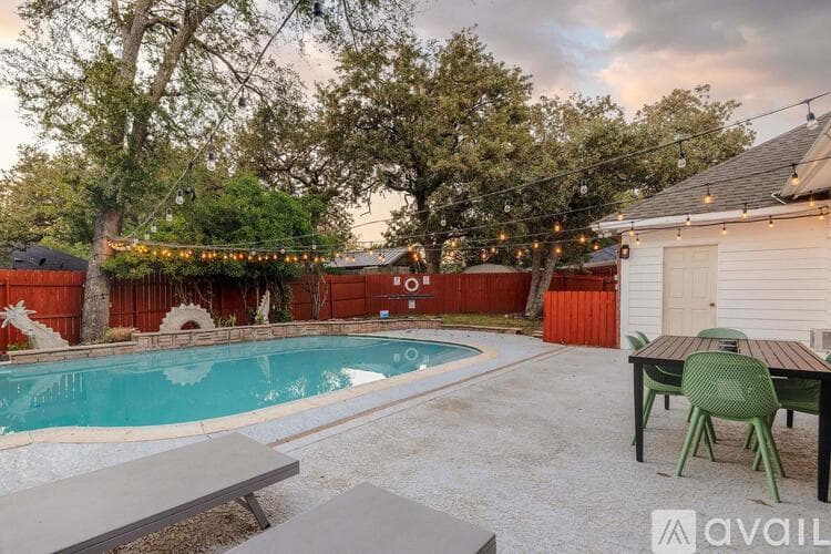 North Richland Hills House: 7701 Ridgeway Ct