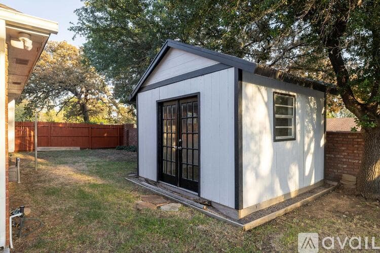 North Richland Hills House: 7701 Ridgeway Ct