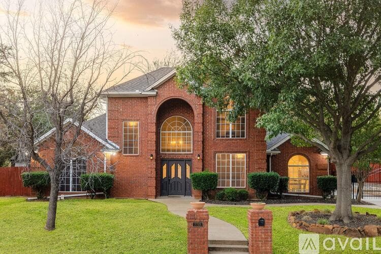 North Richland Hills House: 7701 Ridgeway Ct