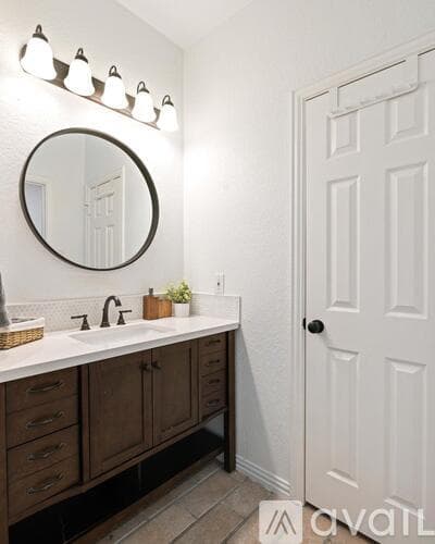 North Richland Hills House: 7701 Ridgeway Ct