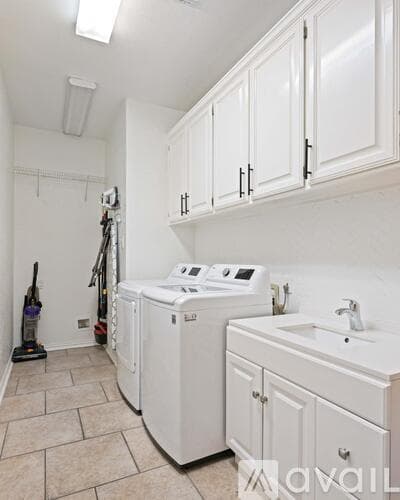 North Richland Hills House: 7701 Ridgeway Ct