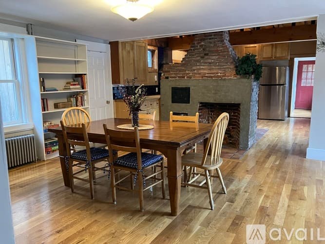 Northampton Apartment: 30 Williams St