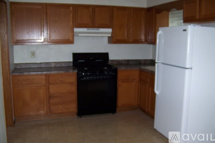 Pekin Townhome: 111 Pin Oak Drive