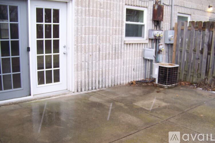 Pekin Townhome: 111 Pin Oak Drive