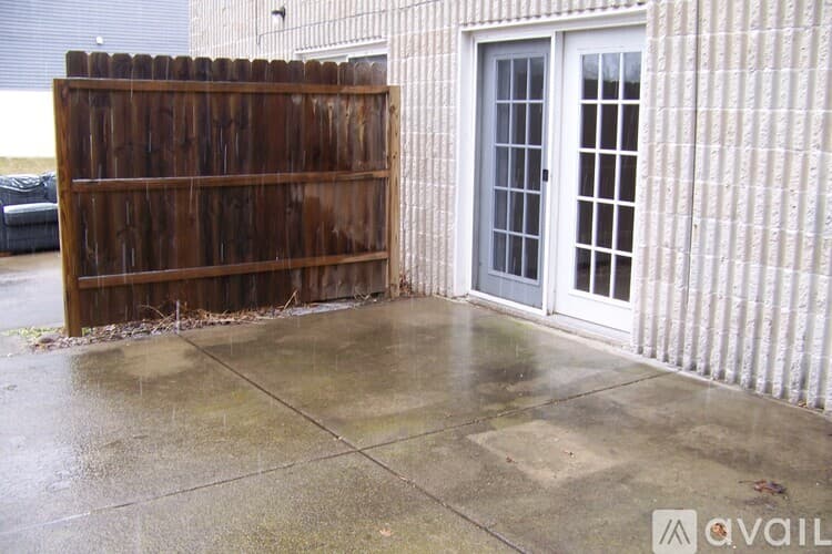 Pekin Townhome: 111 Pin Oak Drive