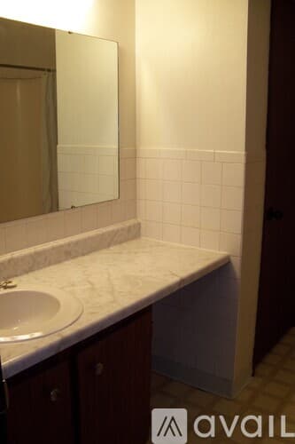 Pekin Townhome: 111 Pin Oak Drive