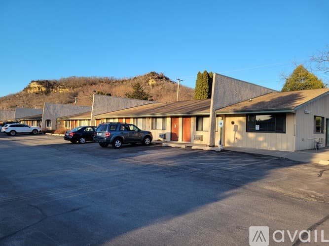 La Crosse Apartment: 2222 32nd St S
