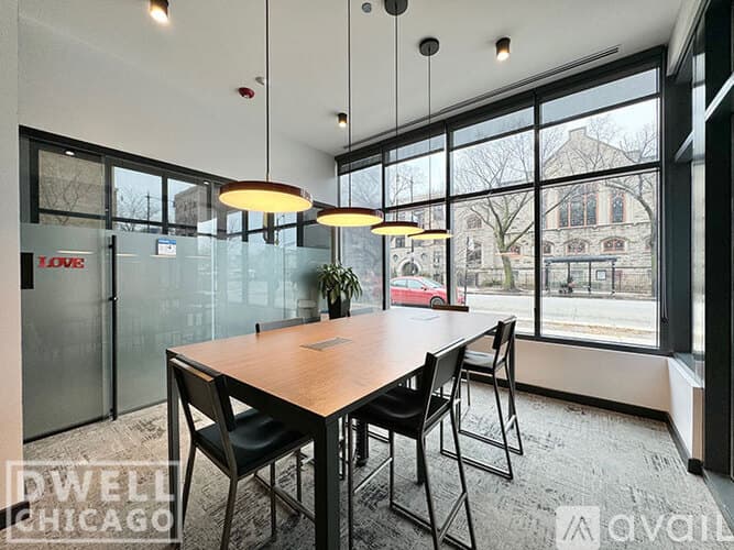 Chicago Apartment: 4555 N Sheridan Rd