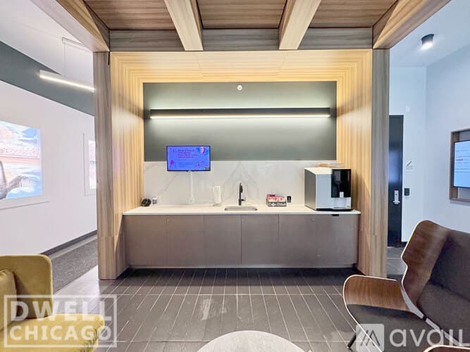 Chicago Apartment: 4555 N Sheridan Rd