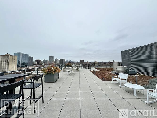 Chicago Apartment: 4555 N Sheridan Rd