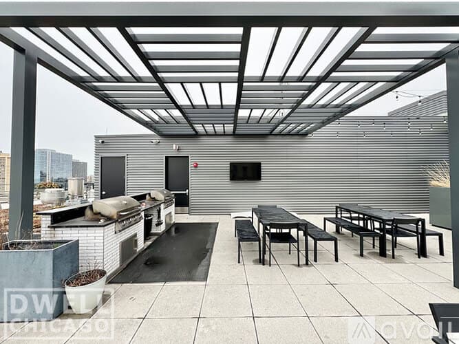 Chicago Apartment: 4555 N Sheridan Rd