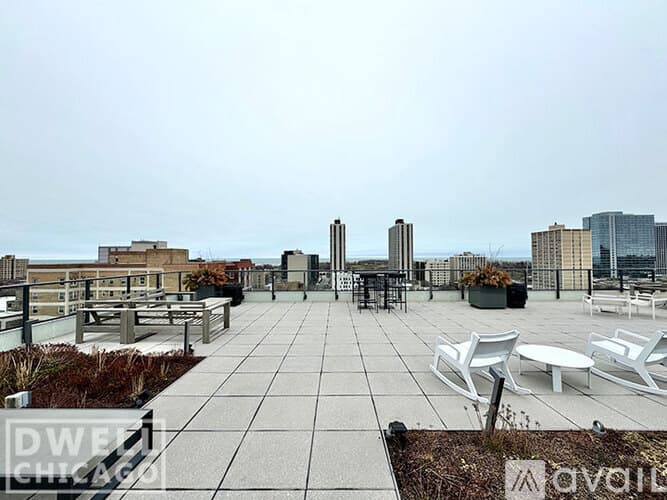 Chicago Apartment: 4555 N Sheridan Rd