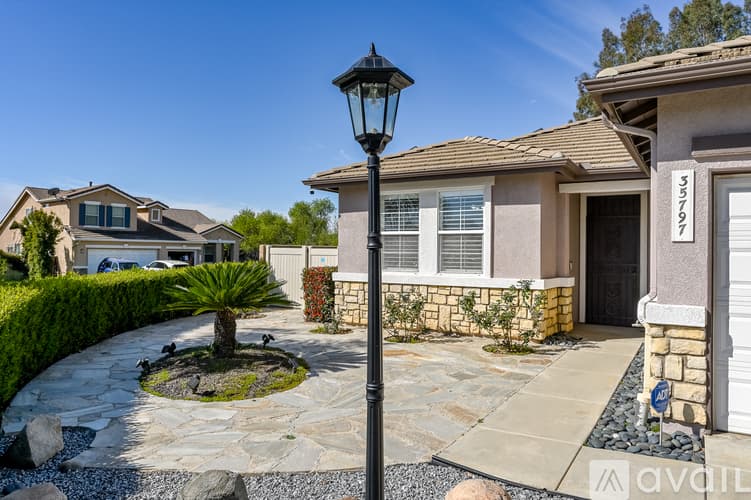 Wildomar House: 35797 Rosedown Lane