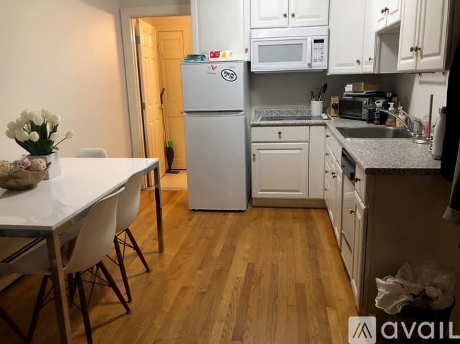 Boston Apartment: 115 Beacon St