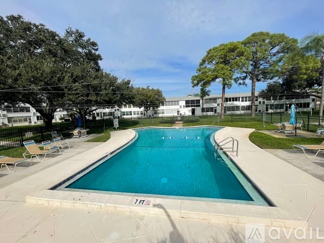 St. Petersburg Condo: 7801 11 Th St N