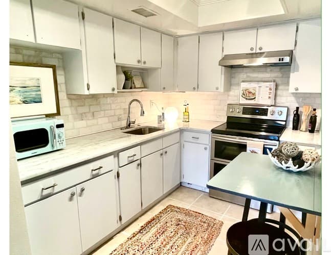 St. Petersburg Condo: 7801 11 Th St N