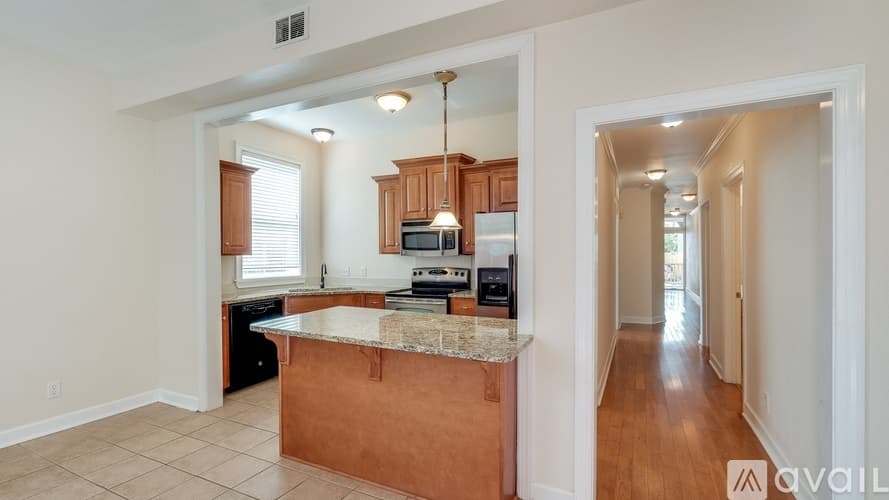 Savannah Condo: East Gwinnett Street