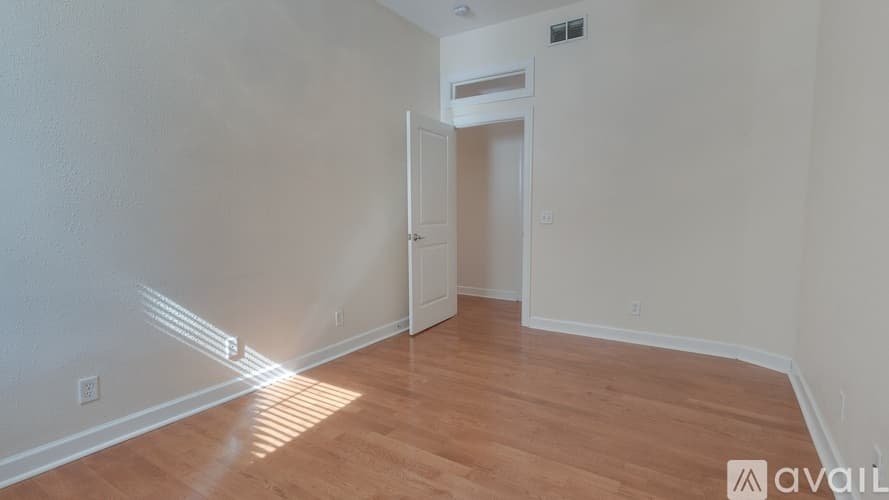 Savannah Condo: East Gwinnett Street