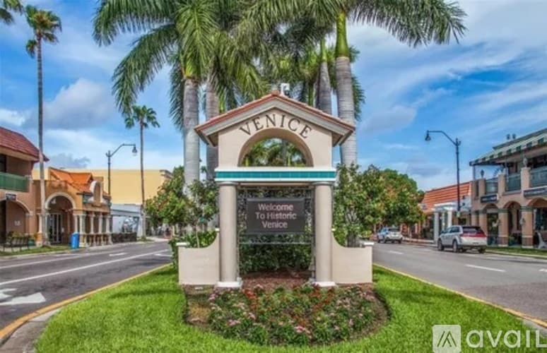 Venice Condo: 401 Airport Avenue East