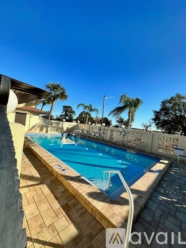 Venice Condo: 401 Airport Avenue East