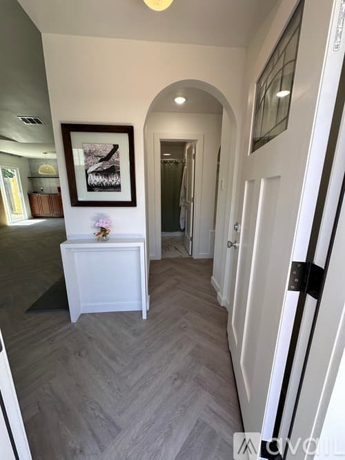 Austin House: 1013 Kavanagh Dr