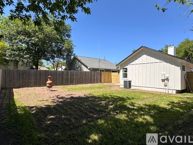 Austin House: 1013 Kavanagh Dr