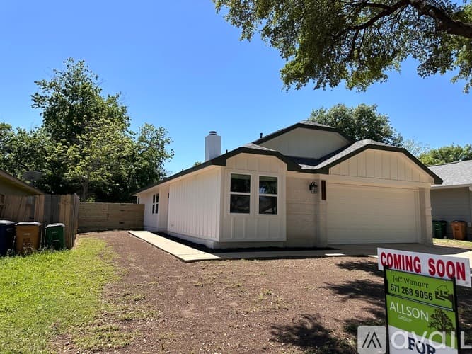 Austin House: 1013 Kavanagh Dr