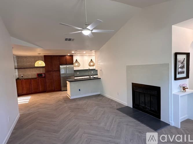 Austin House: 1013 Kavanagh Dr