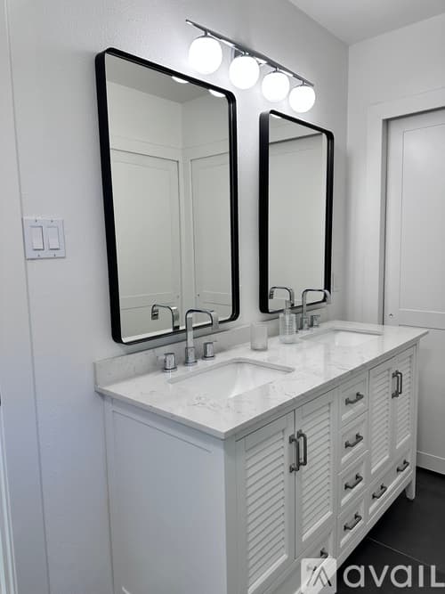 Austin House: 1013 Kavanagh Dr
