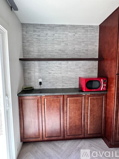Austin House: 1013 Kavanagh Dr