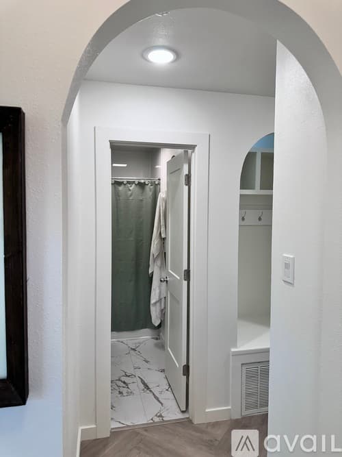 Austin House: 1013 Kavanagh Dr
