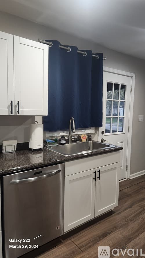 Greenville House: 39 E 7th St