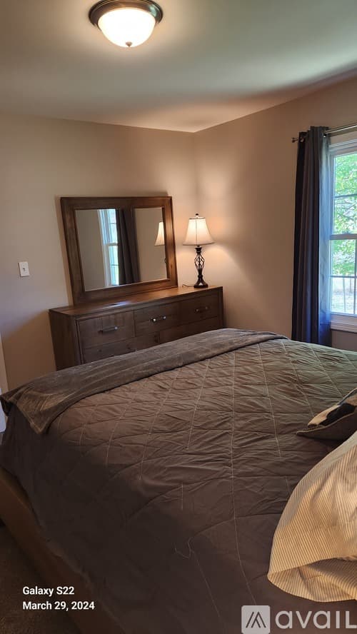 Greenville House: 39 E 7th St