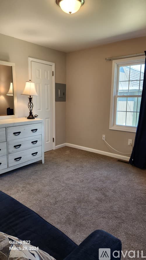 Greenville House: 39 E 7th St