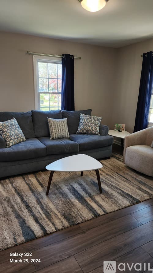 Greenville House: 39 E 7th St