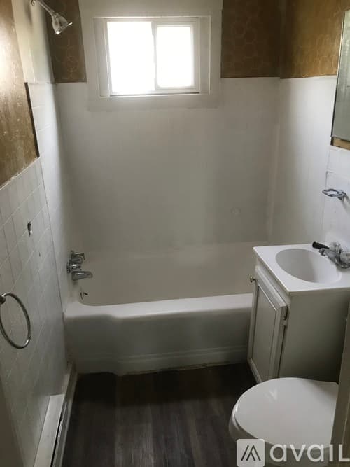 Kinston House: 1204 Desmond St