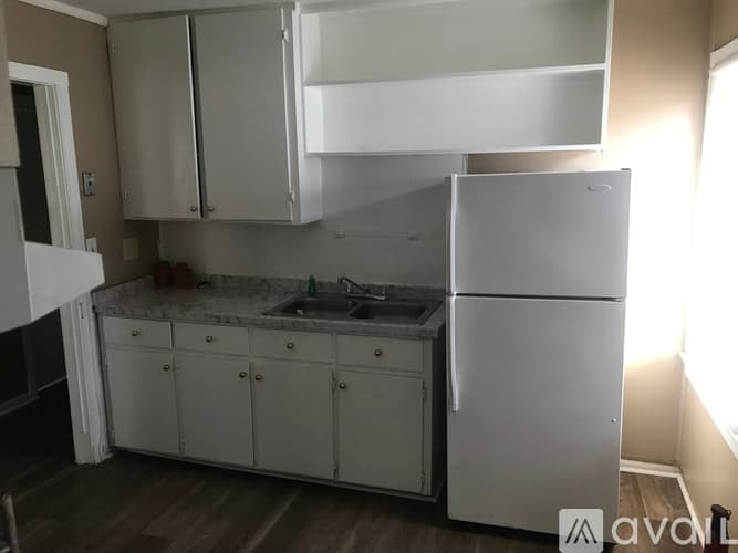 Kinston House: 1204 Desmond St