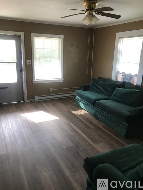 Kinston House: 1204 Desmond St