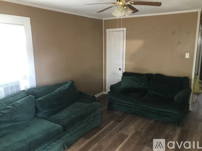 Kinston House: 1204 Desmond St