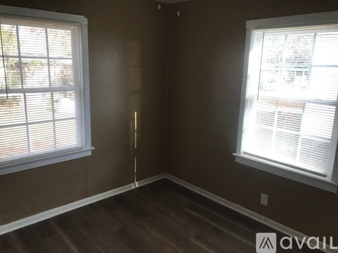 Kinston House: 1204 Desmond St