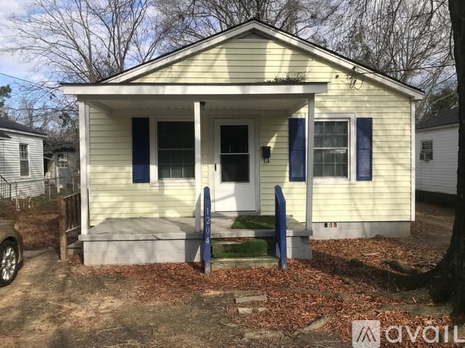 Kinston House: 1204 Desmond St