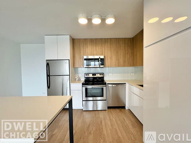 Chicago Apartment: 2625 N Clark St
