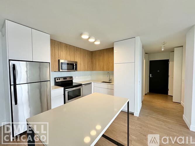 Chicago Apartment: 2625 N Clark St