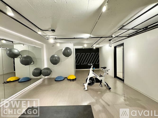 Chicago Apartment: 2625 N Clark St