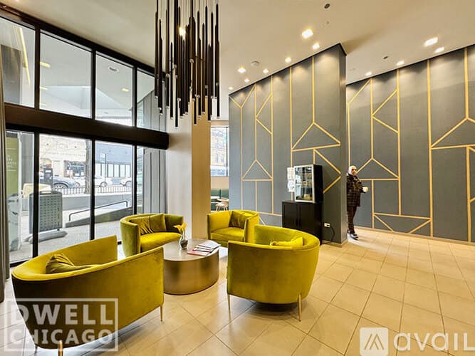Chicago Apartment: 2625 N Clark St