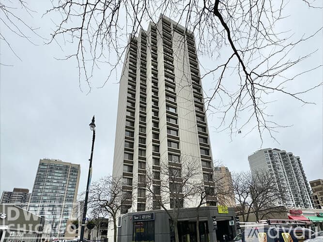 Chicago Apartment: 2625 N Clark St