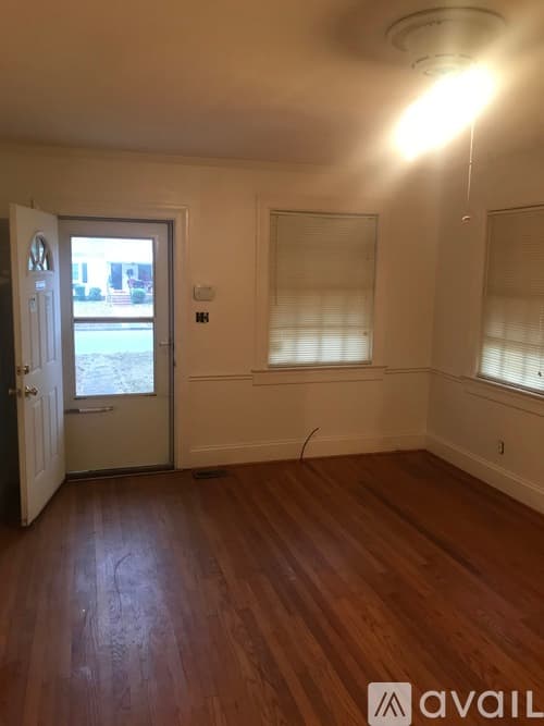 Kinston House: 1010 W Washington Ave