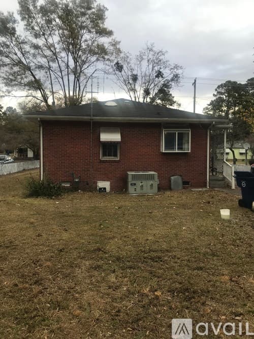 Kinston House: 1010 W Washington Ave