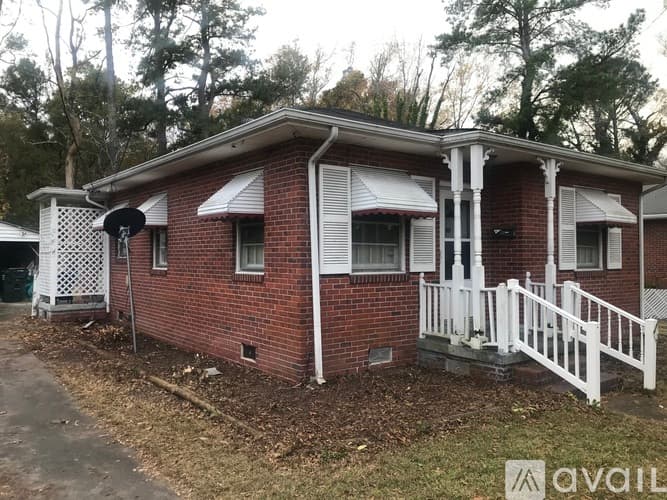 Kinston House: 1010 W Washington Ave